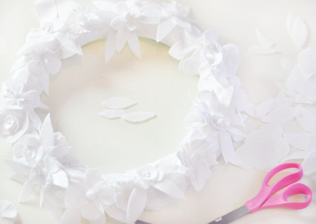 DIY Winter white floral holiday wreath-15