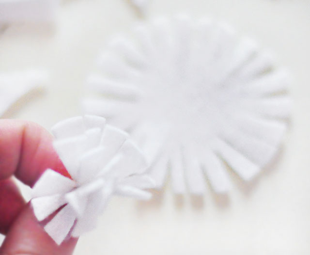 DIY Winter white floral holiday wreath-5