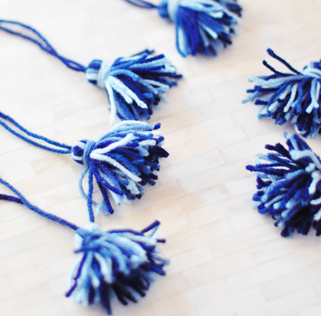 DIY little yarn tassels in blue