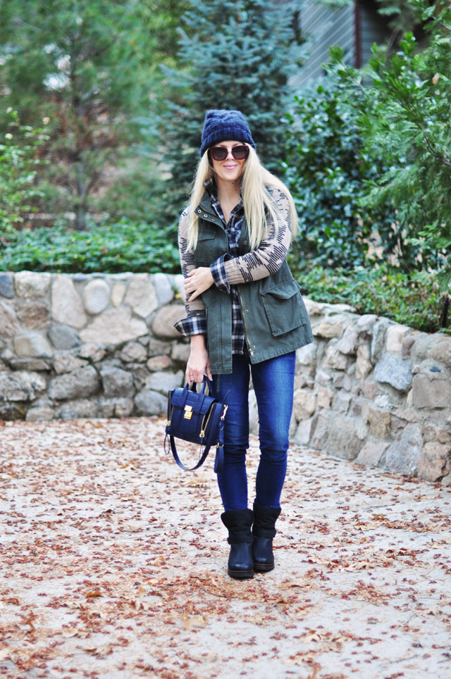 Easy Cozy outfit for Fall in navy+green+black