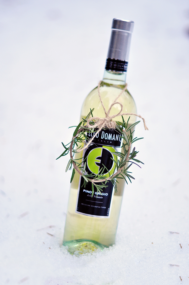 ecco-domani-pinot-grigio-with-rosemary-wreath