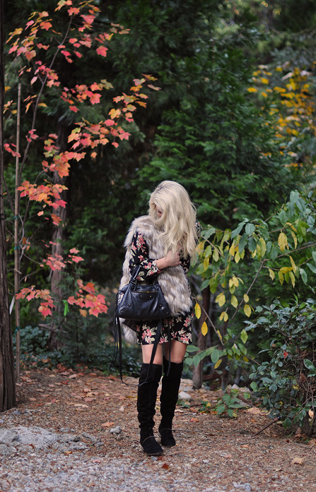 fall-style_floral-dress_fur-vest_boots
