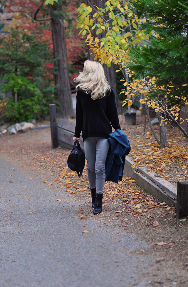 fall-style_grey-jeans_black-safety-pin-back-sweater