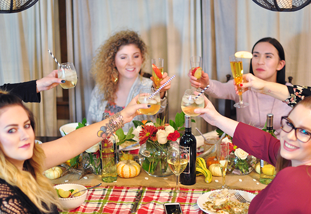 friendsgiving-table