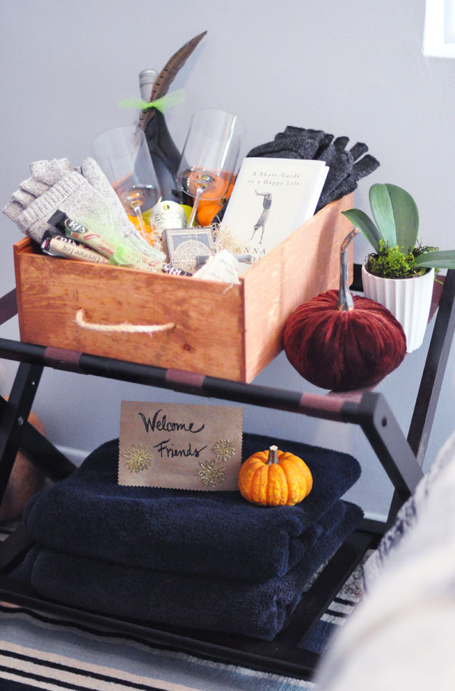 Friendsgiving welcome guests basket