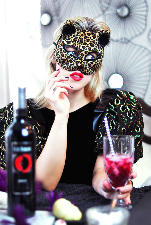 Halloween_cat mask_merlot cocktail