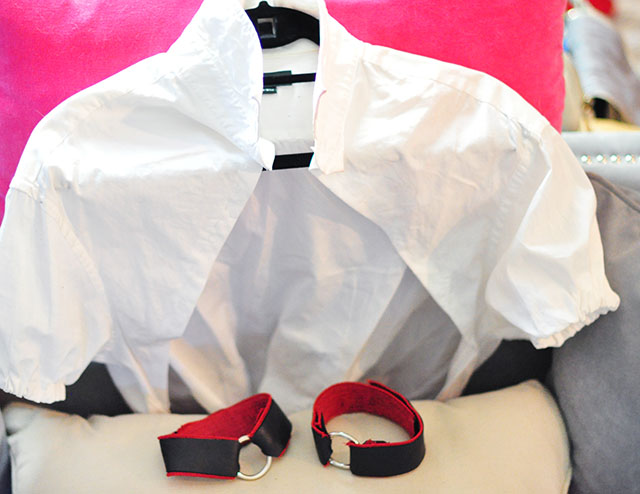 Harley Quinn DIY costume white blouse DIY + arm bangs