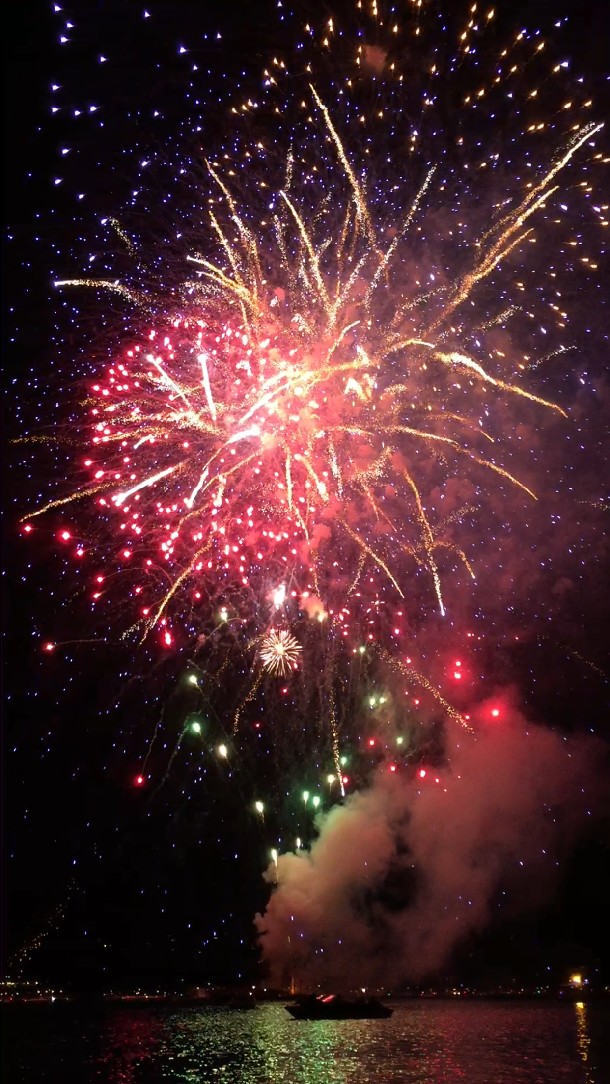 4th of July Fireworks on the Lake / Lake Arrowhead, CA