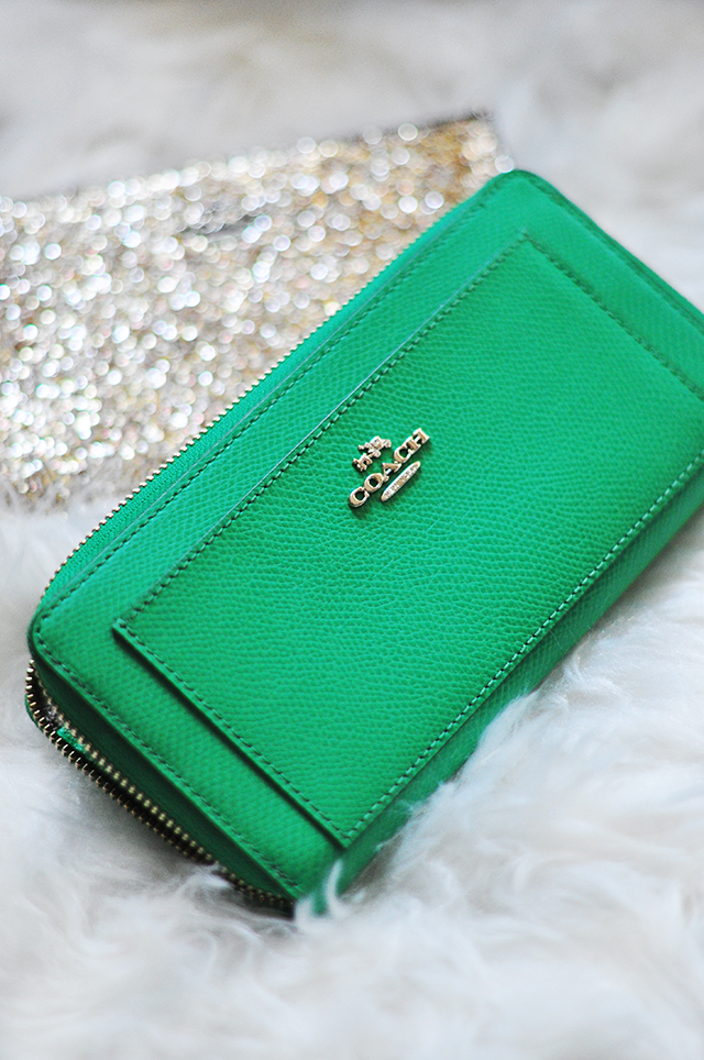 Kelly Green Coach Wallet_Gold glitter wristlet