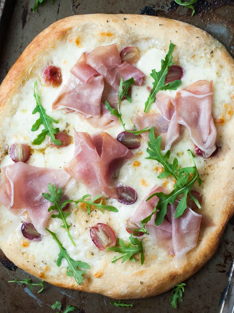 Mozzarella-Prosciutto-Roasted-Grape-Pizza-3