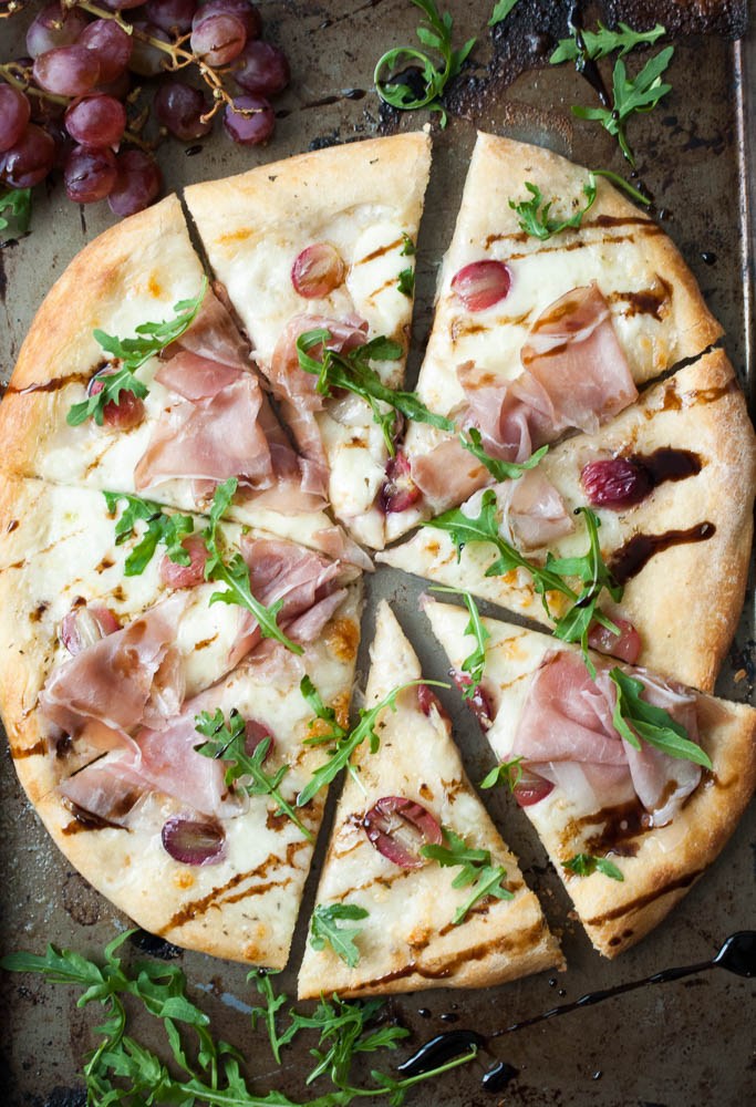 Mozzarella-Prosciutto-Roasted-Grape-Pizza-4