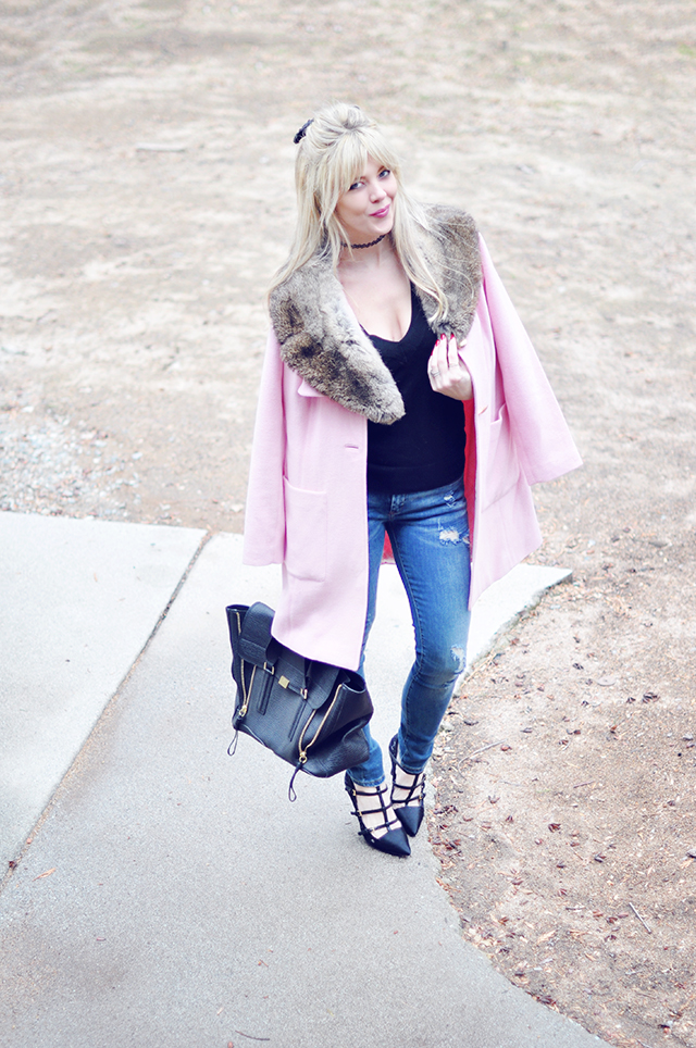 Pink coat with fur collar_ jeans