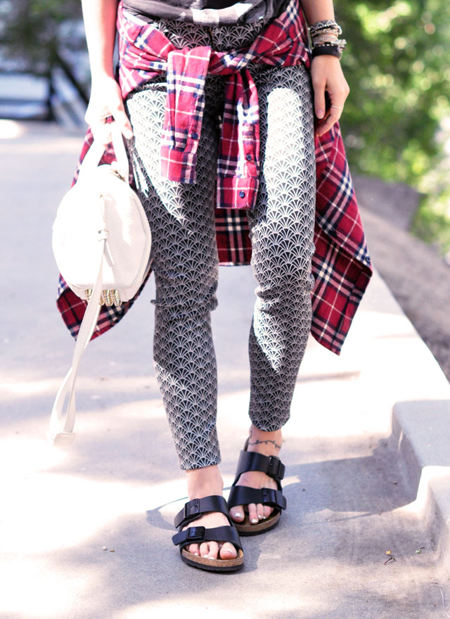 Printed jeans - birkenstocks - flannel