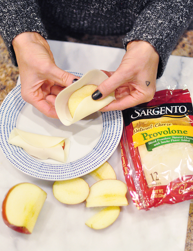 sargento-provolone-cheese-with-apples-for-breakfast