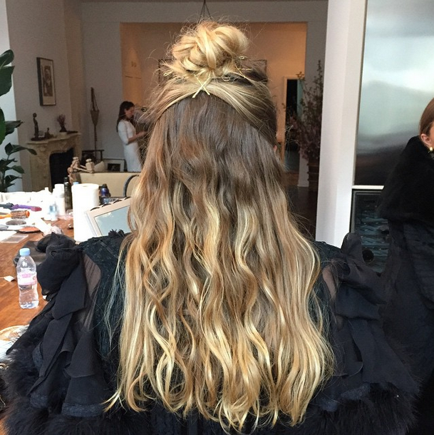 Mary Kate and Ashley Olsen get ready for the Met Gala 2015