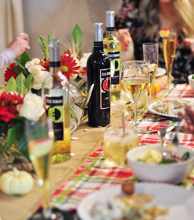 thanksgiving-table-with-ecco-domani-wine