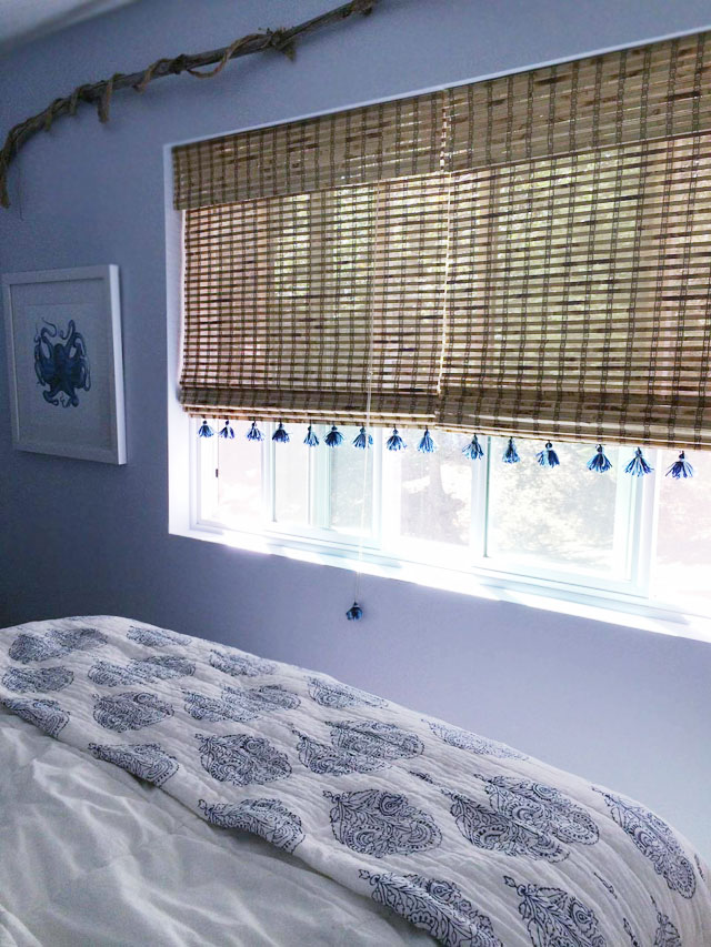 beachy guest room+diy tassel blinds