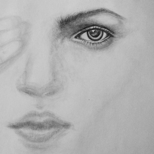 beginnings of a kate moss pencil drawing