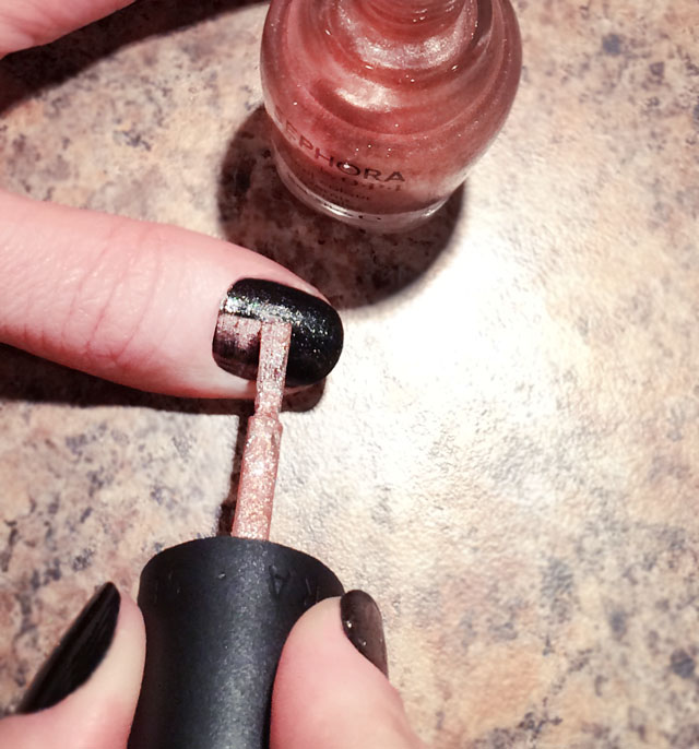 black and rose gold nails