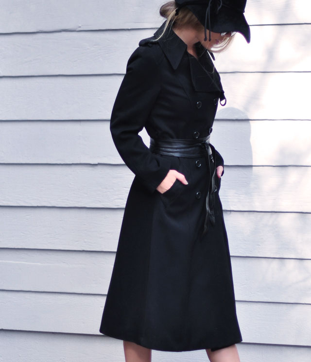 black trench coat with leather belt + hat+sunglasses