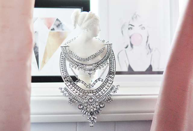 chunky rhinestone necklace