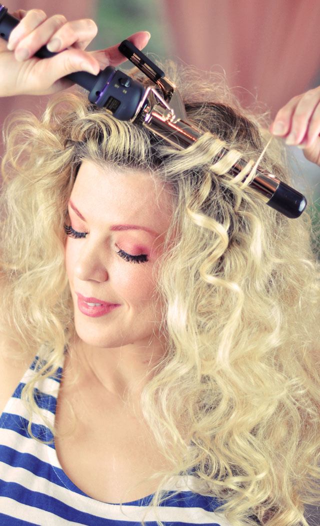 curling-with-a-curling-iron