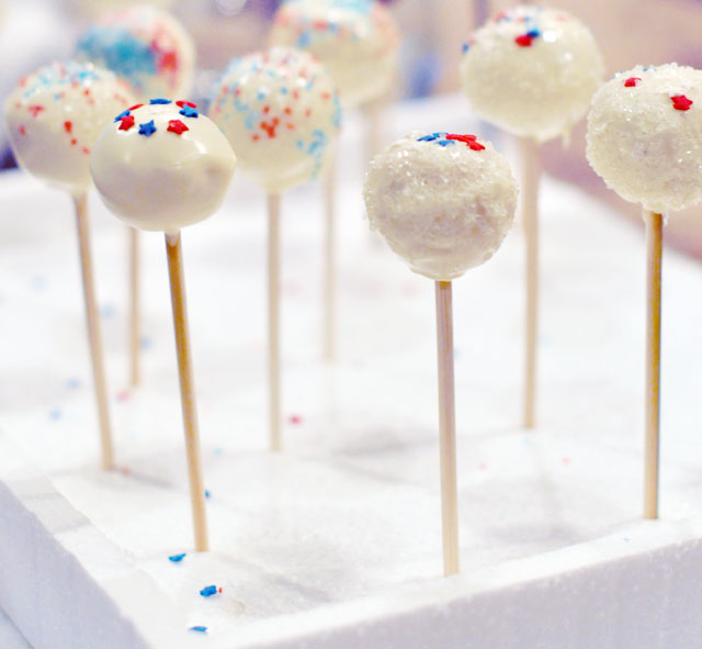 cute 4th of july desserts-cake pops