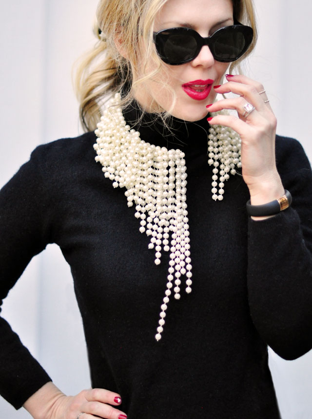 diy asymmetrical pearl necklace ~ dior