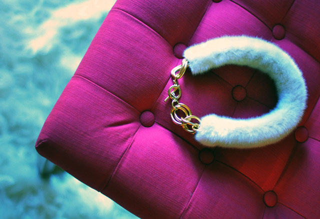 diy fur collar necklace-2 pink tufted bench