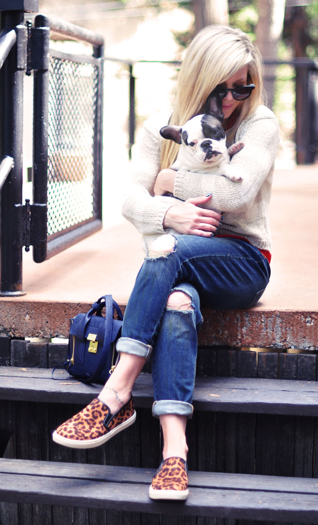 easy weekend style - boyfriend jeans-leopard slip ons