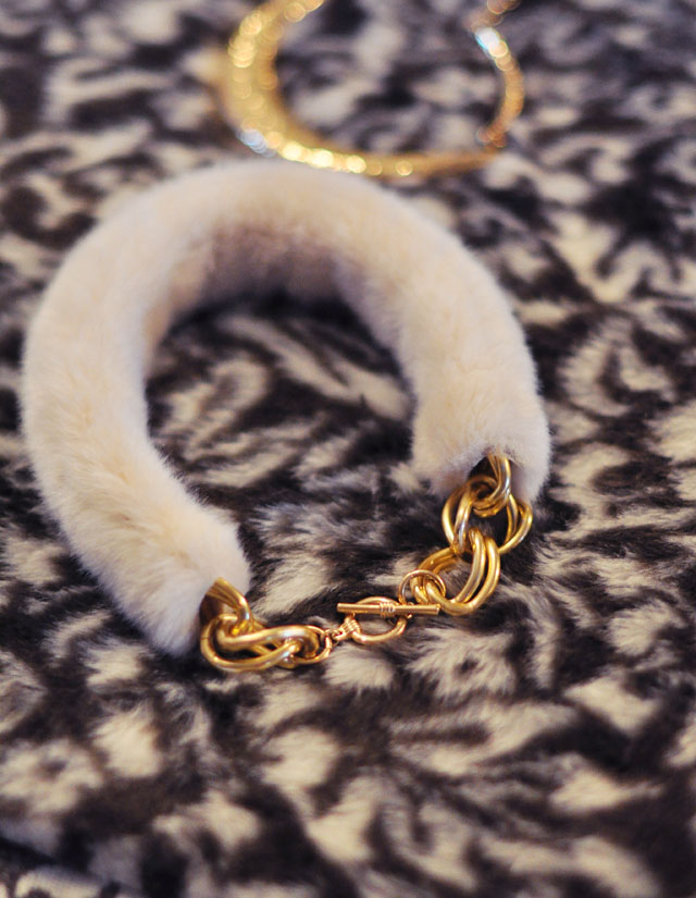 faux fur and gold collar necklace