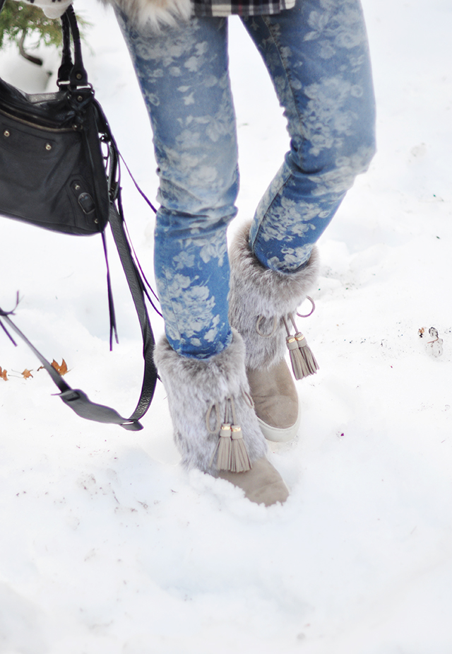 floral jeans_fur boots in the snow