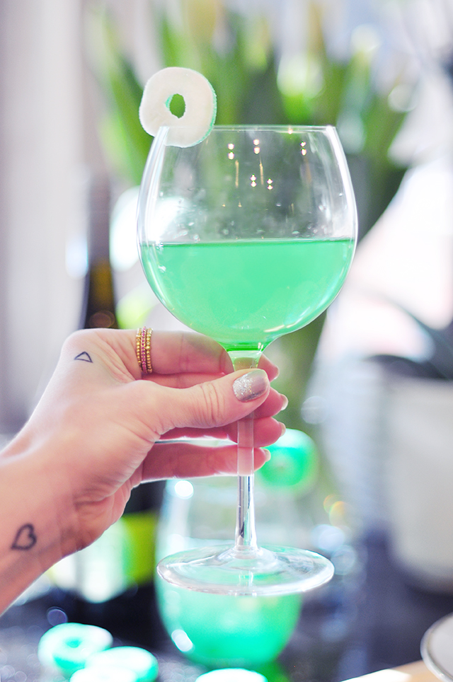 green apple wine spritzer cocktail