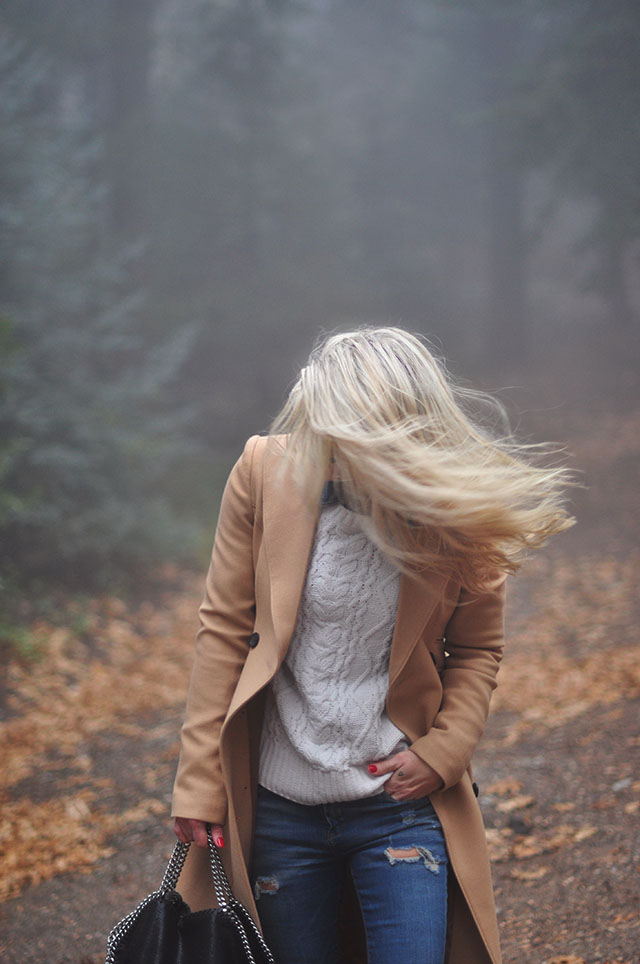 hair-blowing-in-the-wind_winter-style