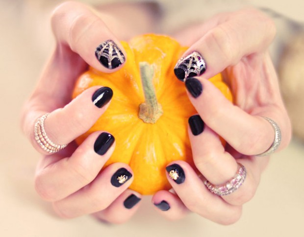 halloween nails-spider nails - spider gems