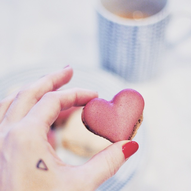 heart shaped macarons