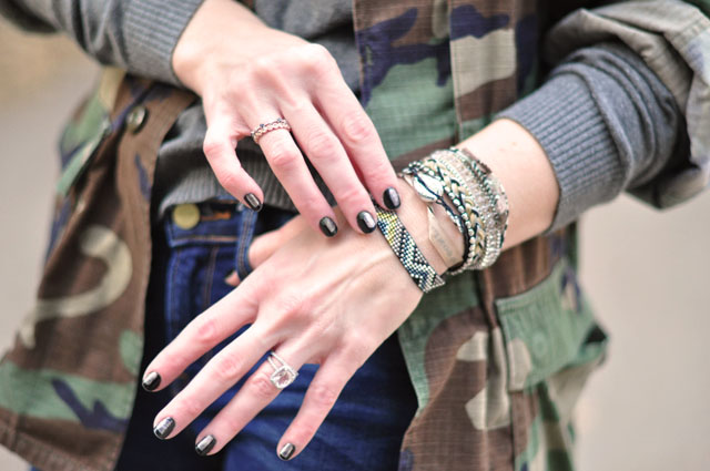 hipanema bracelet-nails-outfit-rings-camo