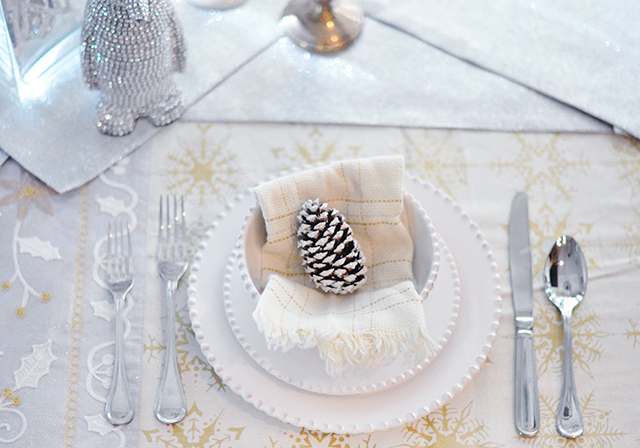 holiday place setting