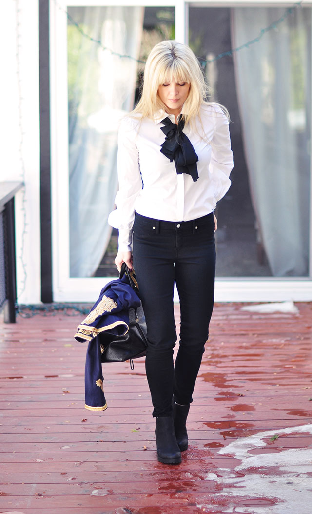 jeans+crisp white shirt+neck bow