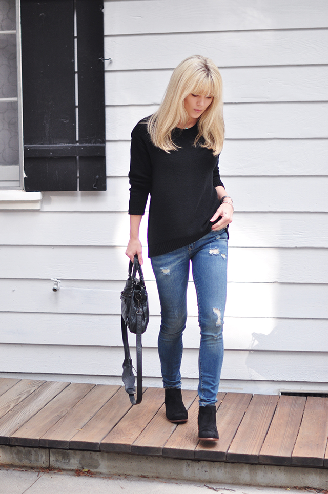 jeans+black sweater+ankle boots