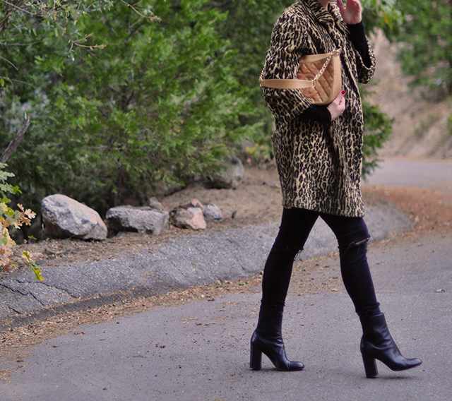 leopard-coat_black-jeans_chanel-bag