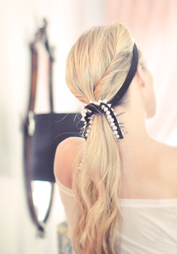 low-twisted-ponytail-with-pearl-ribbon