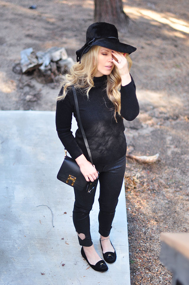 modern 60s style - black on black outfit with flats