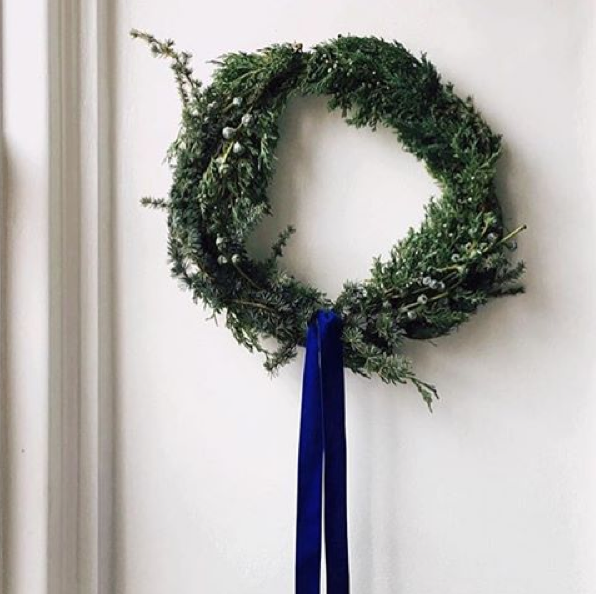 modern minimal wreath_blue velvet ribbon_6