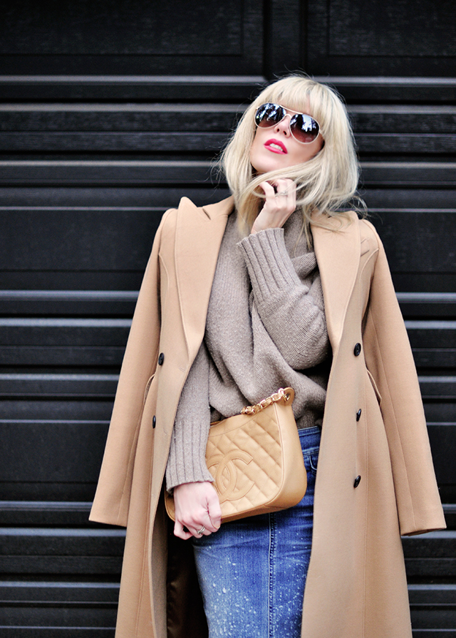 neutrals_red lips_blonde bangs_aviators_chanel bag