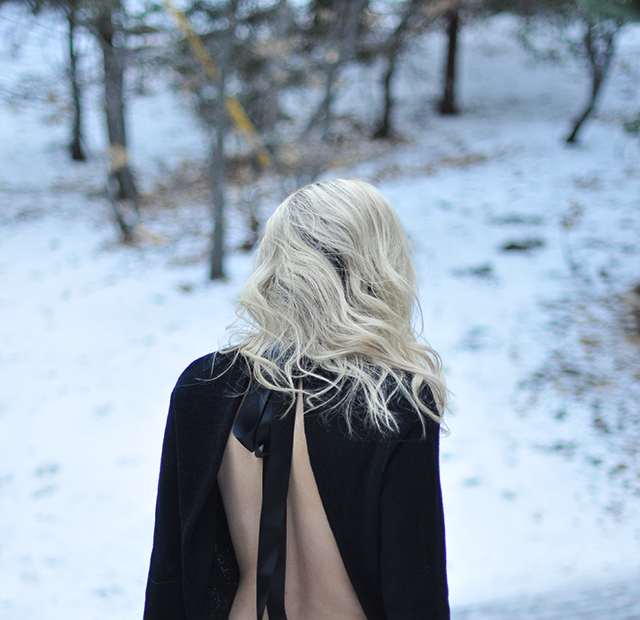 open-back-sweater-in-the-snow