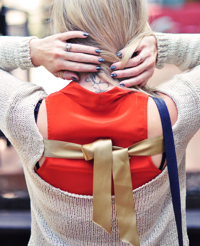 open back sweater-nails-rings