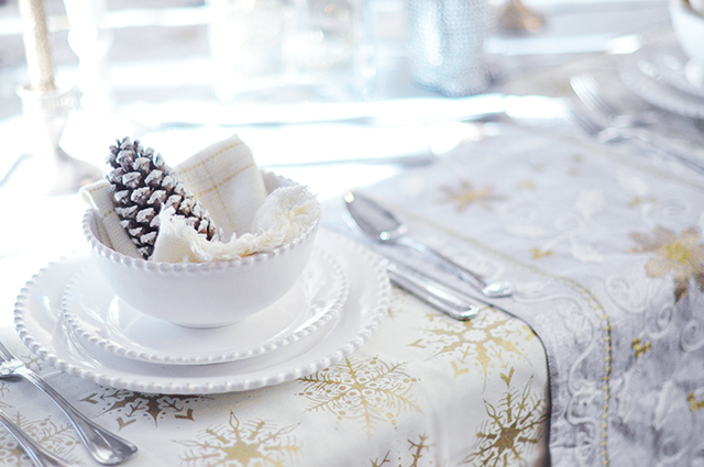 pinecone and snowflake holiday table