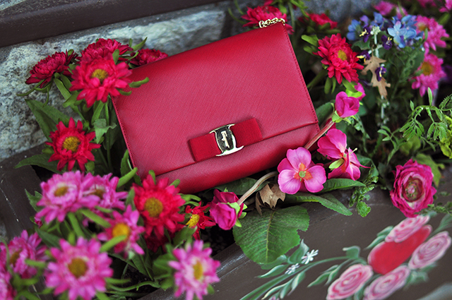 red-ferragamo-miss-vara-bag