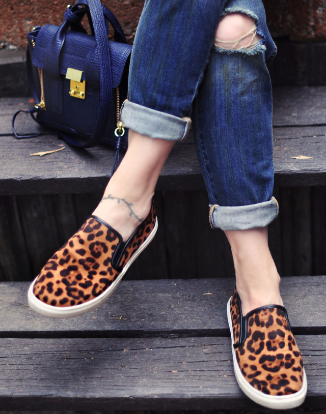 ripped jeansw+leopard shoes+ phillip lim bag